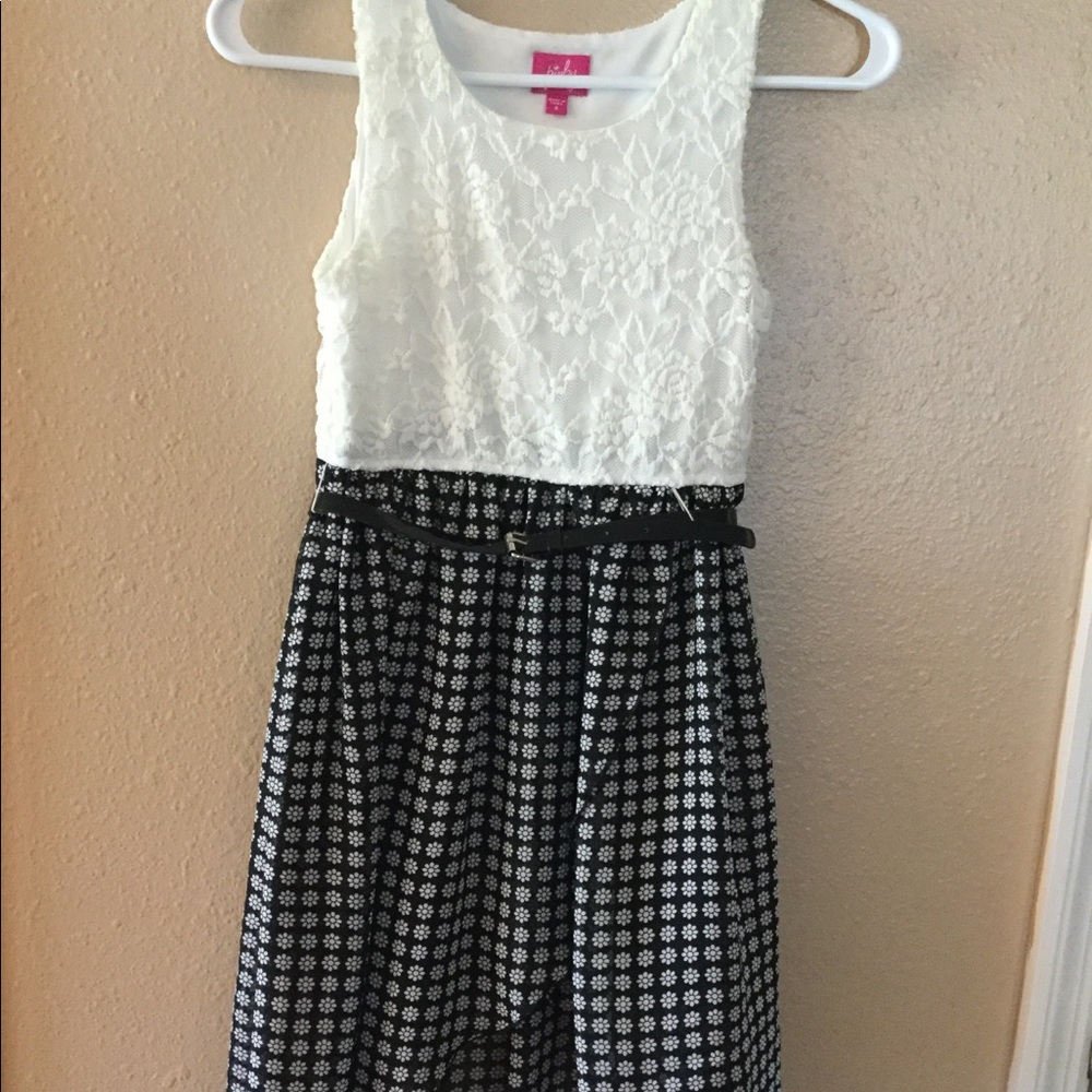 Girl’s black and white dress